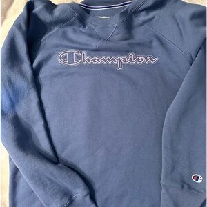 🌺🌸CLOSET BLOWOUT🌸🌺 LARGE WOMEN CHAMPION SWEATSHIRT